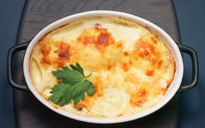 Aardappelen met zwarte truffel roomsaus / Potatoes in black truffle cream sauce